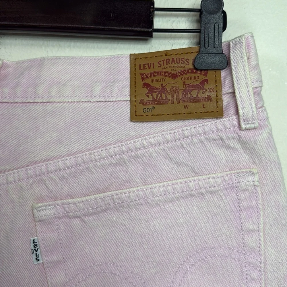 (B5) Levi's Original 501 Women's Frayed Hem Denim Shorts in Pink, Youth Size 30